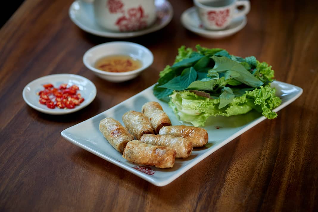 Món khai vị cho tiệc thôi nôi - Chả giò